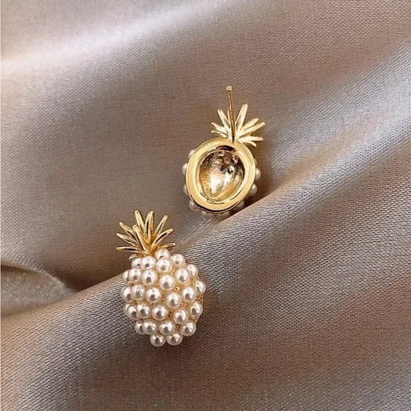 NEW Pineapple Pearl & Gold Dainty Stud Earrings - Picture 5 of 6